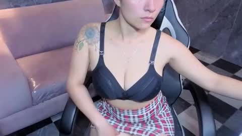 eimy_smith_b online show from February 2026 07:56:01 PM