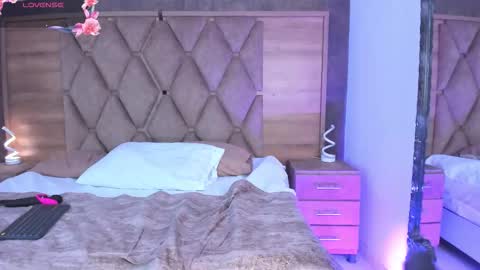 YG COUPLE online show from December 2025 08:49:02 PM