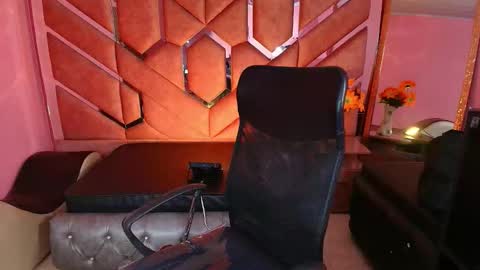 Eimy online show from November 2025 02:16:02 PM