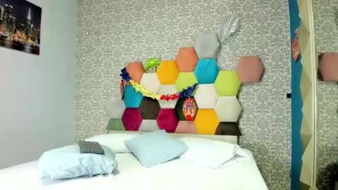 Eimy online show from April 2026 12:33:01 PM