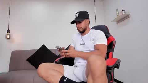 Snapshot of eithanconnorr chatting on September 2025 06:53:01 PM Eithan Connor online show from September 2025 06:53:01 PM