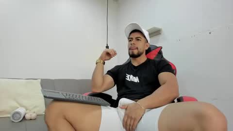 Snapshot of eithanconnorr chatting on October 2025 04:22:01 PM Eithan Connor online show from October 2025 04:22:01 PM