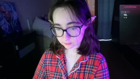 Snapshot of el_sweety chatting on December 2024 09:17:01 AM If you like it when I meow give me a thumbs up online show from December 2024 09:17:01 AM