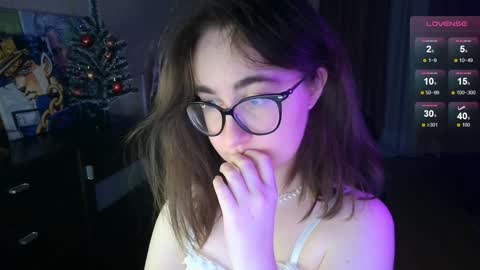 Snapshot of el_sweety chatting on December 2024 03:26:02 PM If you like it when I meow give me a thumbs up online show from December 2024 03:26:02 PM