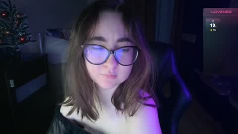 Snapshot of el_sweety chatting on December 2024 03:10:01 PM If you like it when I meow give me a thumbs up online show from December 2024 03:10:01 PM