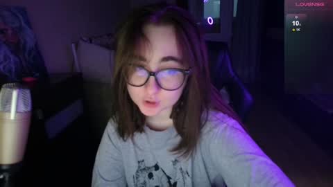 Snapshot of el_sweety chatting on January 2025 03:02:01 PM If you like it when I meow give me a thumbs up online show from January 2025 03:02:01 PM