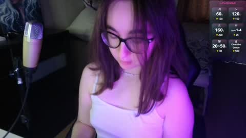 Snapshot of el_sweety chatting on January 2025 12:01:01 PM If you like it when I meow give me a thumbs up online show from January 2025 12:01:01 PM
