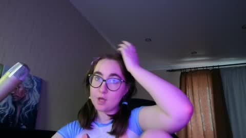 Snapshot of el_sweety chatting on January 2025 01:16:02 PM If you like it when I meow give me a thumbs up online show from January 2025 01:16:02 PM