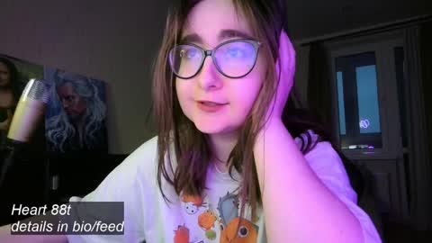 Snapshot of el_sweety chatting on February 2025 03:53:02 PM If you like it when I meow give me a thumbs up online show from February 2025 03:53:02 PM