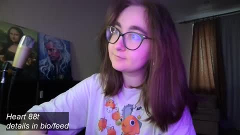 Snapshot of el_sweety chatting on February 2025 03:01:02 PM If you like it when I meow give me a thumbs up online show from February 2025 03:01:02 PM