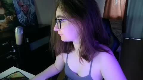 Snapshot of el_sweety chatting on February 2025 01:10:01 PM If you like it when I meow give me a thumbs up online show from February 2025 01:10:01 PM