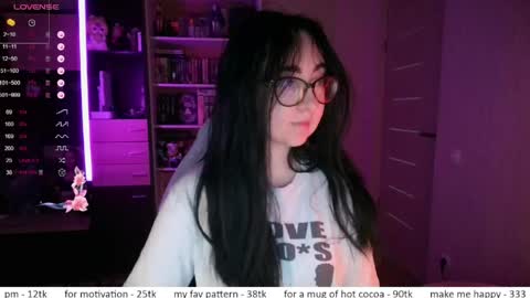 Snapshot of el_sweety chatting on May 2026 10:10:02 AM If you like it when I meow give me a thumbs up online show from May 2026 10:10:02 AM