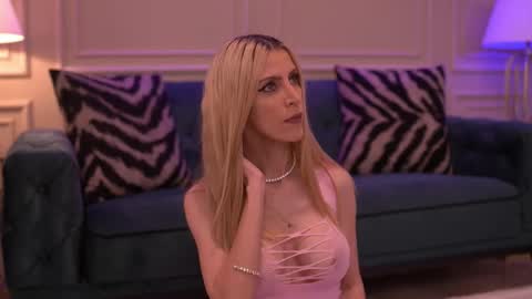 Ella online show from May 2026 06:43:01 AM