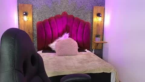 Snapshot of elaia_muller chatting on November 2025 03:27:02 AM Elaia online show from November 2025 03:27:02 AM