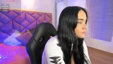 Snapshot of elaia_muller chatting on January 2026 04:27:02 AM Elaia online show from January 2026 04:27:02 AM