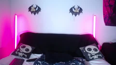 Snapshot of elaine6 chatting on February 2026 05:25:01 AM eli online show from February 2026 05:25:01 AM