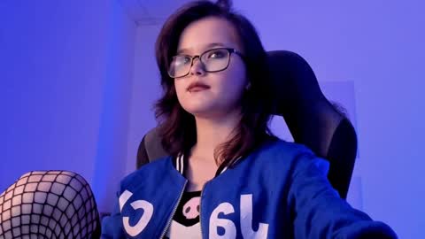 Snapshot of elainebeness chatting on December 2024 01:46:01 AM Your sweet girl online show from December 2024 01:46:01 AM