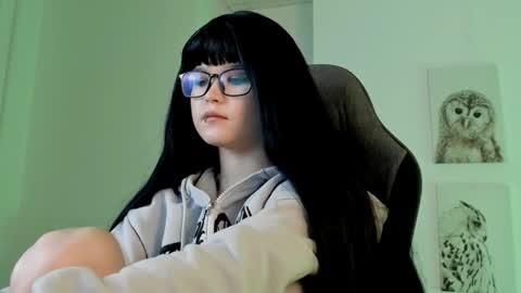 Snapshot of elainebeness chatting on December 2024 04:26:01 PM Your sweet girl online show from December 2024 04:26:01 PM