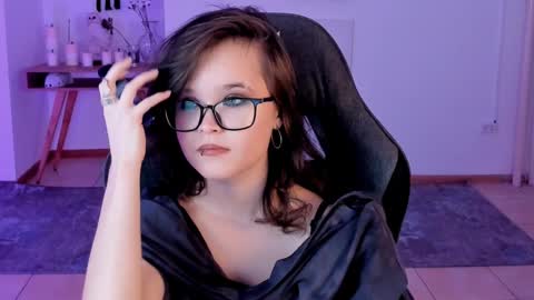 Snapshot of elainebeness chatting on December 2024 01:39:02 AM Your sweet girl online show from December 2024 01:39:02 AM