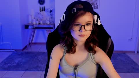 Snapshot of elainebeness chatting on January 2025 10:29:02 PM Your sweet girl online show from January 2025 10:29:02 PM