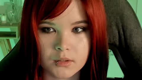 Snapshot of elainebeness chatting on January 2025 04:18:02 PM Your sweet girl online show from January 2025 04:18:02 PM