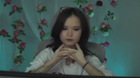 Snapshot of elainebeness chatting on February 2025 07:27:02 PM Your sweet girl online show from February 2025 07:27:02 PM