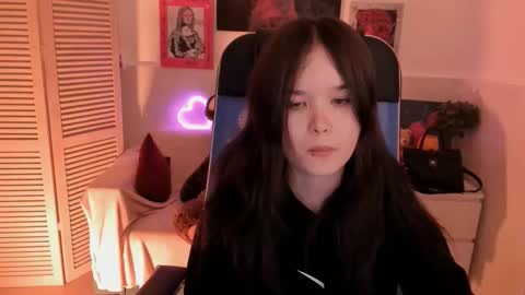 Snapshot of elainebeness chatting on November 2025 07:26:01 PM Your sweet girl online show from November 2025 07:26:01 PM