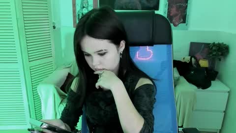 Snapshot of elainebeness chatting on November 2025 07:58:01 PM Your sweet girl online show from November 2025 07:58:01 PM