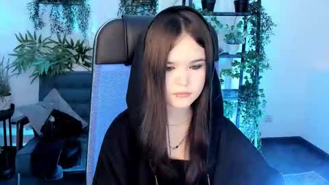 Snapshot of elainebeness chatting on November 2025 09:47:02 PM Your sweet girl online show from November 2025 09:47:02 PM