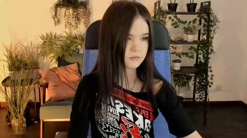 Snapshot of elainebeness chatting on December 2025 06:57:02 PM Your sweet girl online show from December 2025 06:57:02 PM