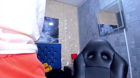 Elan Giralon online show from March 2026 10:21:02 PM