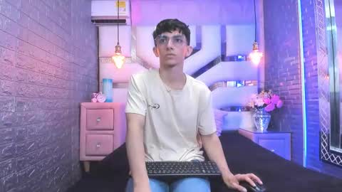 Elan Giralon online show from April 2026 09:31:01 PM