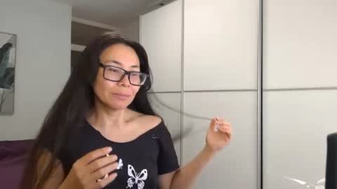 Snapshot of elaramuse_ chatting on July 2026 06:45:01 AM elaramuse_ online show from July 2026 06:45:01 AM