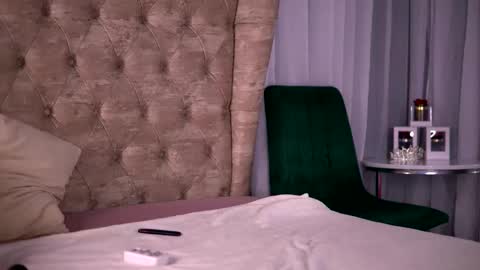 Snapshot of elarashine chatting on February 2026 02:53:01 AM elarashine online show from February 2026 02:53:01 AM