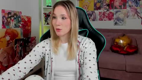 Snapshot of elaravoltage chatting on March 2026 05:13:02 AM elaravoltage online show from March 2026 05:13:02 AM