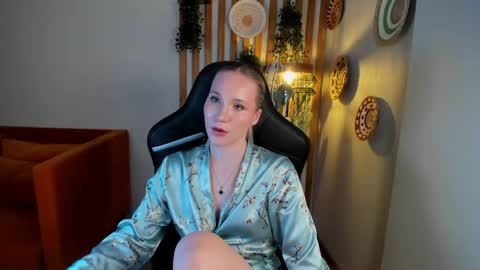 elaravoltage online show from June 2026 06:01:01 PM