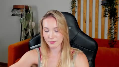 Snapshot of elaravoltage chatting on July 2026 05:26:02 PM elaravoltage online show from July 2026 05:26:02 PM