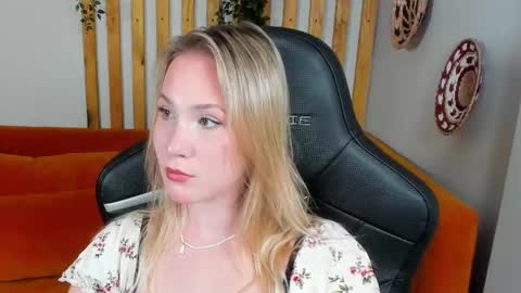 Snapshot of elaravoltage chatting on July 2026 05:01:01 AM elaravoltage online show from July 2026 05:01:01 AM