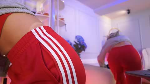 Elasummeer online show from March 2026 12:02:02 PM