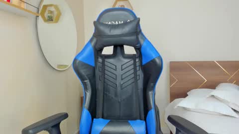 Ela online show from October 2025 09:28:02 PM