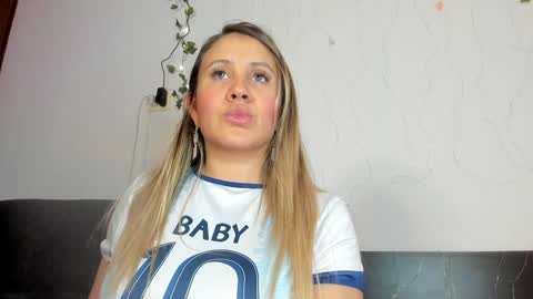 Snapshot of eleecttraa_12 chatting on February 2025 11:06:02 PM Electra online show from February 2025 11:06:02 PM