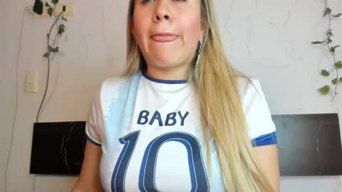 Snapshot of eleecttraa_12 chatting on February 2025 03:23:02 AM Electra online show from February 2025 03:23:02 AM