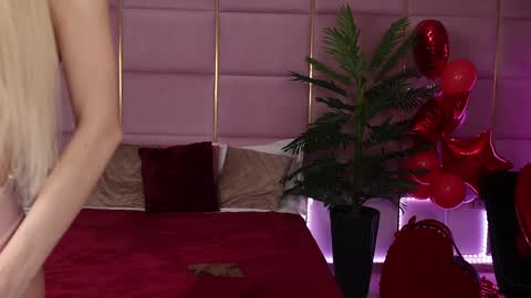 Snapshot of eleineblue chatting on March 2025 09:37:01 PM Eleine online show from March 2025 09:37:01 PM