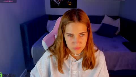 Snapshot of elena_grace chatting on June 2026 10:27:02 PM Jenny online show from June 2026 10:27:02 PM
