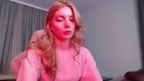 Elena online show from April 2026 07:05:02 PM