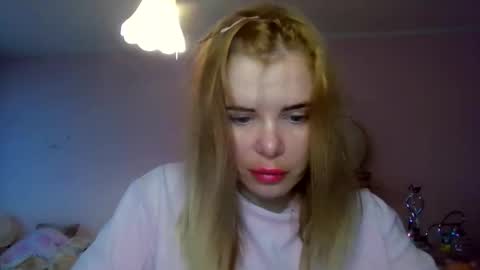 Snapshot of elenaflirt chatting on December 2025 02:35:02 PM Elena online show from December 2025 02:35:02 PM