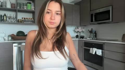 Elena online show from May 2026 03:31:01 PM