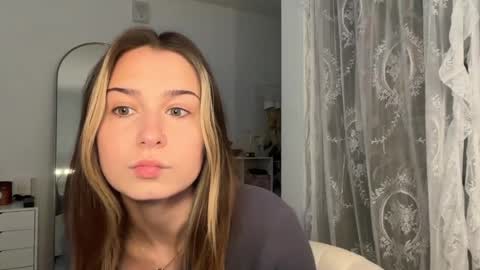 Elena online show from June 2026 03:50:01 PM