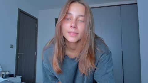 Snapshot of eleonora_linn_ chatting on January 2025 09:15:02 AM Eleonora online show from January 2025 09:15:02 AM