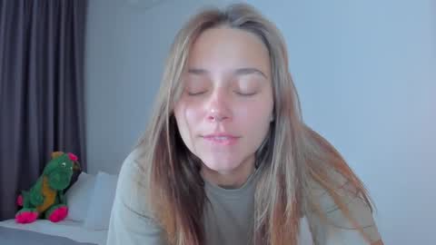 Snapshot of eleonora_linn_ chatting on February 2025 08:35:01 AM Eleonora online show from February 2025 08:35:01 AM